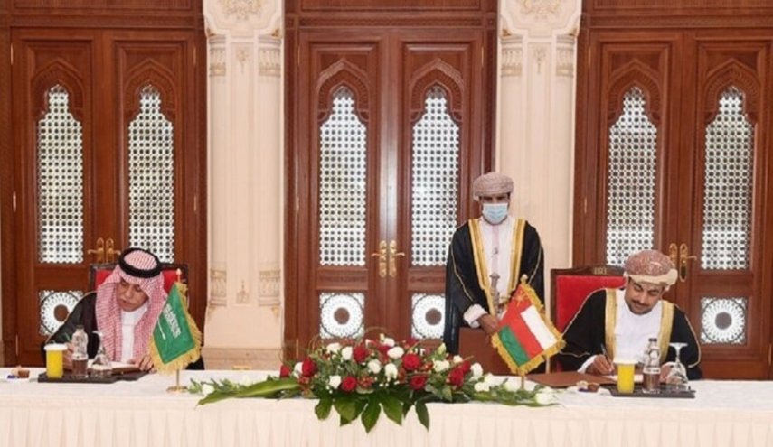 السعودية وسلطنة عمان تعززان علاقتهما بخمس اتفاقات جديدة

