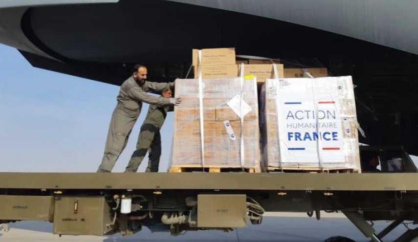 تسليم 40 طنا من المساعدات الفرنسية القطرية لأفغانستان

