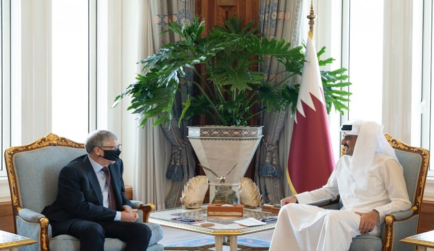 بيل غيتس يجتمع مع امير قطر
