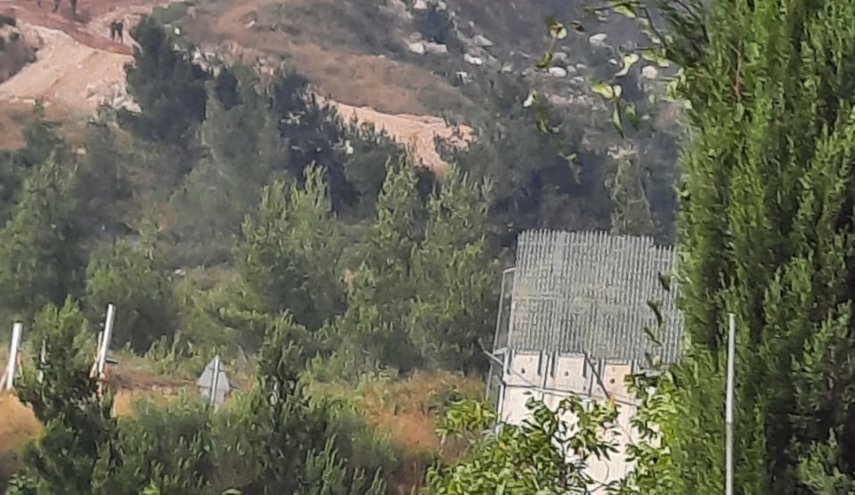 دورية صهيونية تجتاز البوابة الحديدية مقابل العديسة في جنوب لبنان