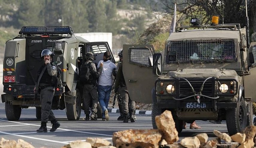كيان الاحتلال يشن حملة مداهمات واعتقالات في الضفة الغربية