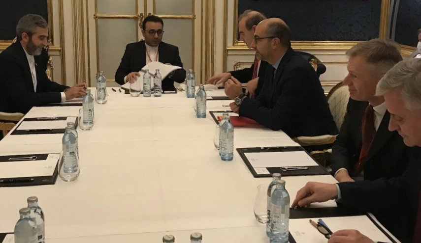 كبير المفاوضين الإيرانيين يلتقي بممثلي ثلاث دول أوروبية ومورا في فيينا