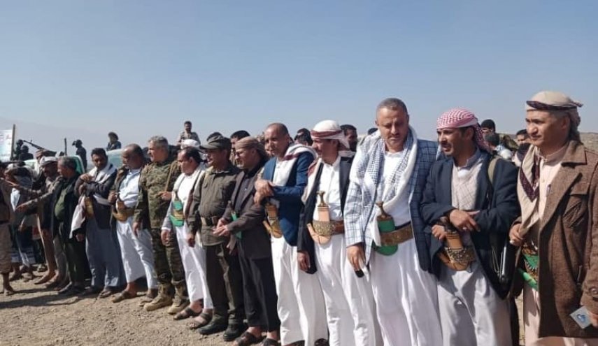 قبائل البيضاء اليمنية تندد بالتصعيد الأمريكي وجرائم العدوان السعودي 