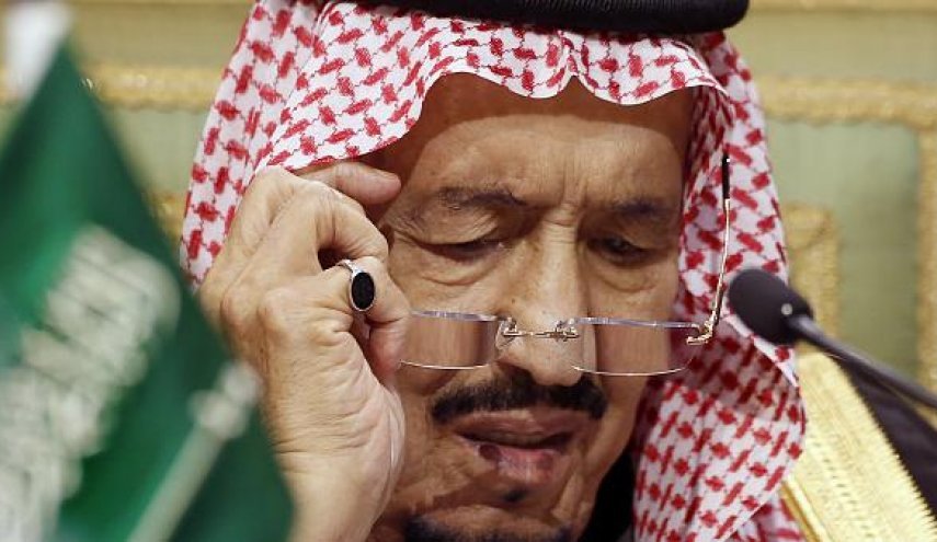 الملك السعودي يتلقى رسائل من ملك البحرين وسلطان عمان 