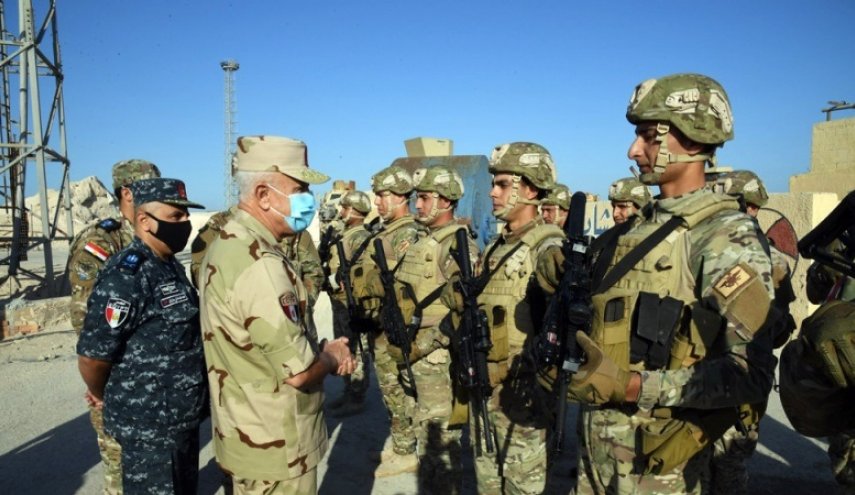 وزير الدفاع المصري يشهد عرضا لمشروع عسكري ضد المفاجآت الأمنية
