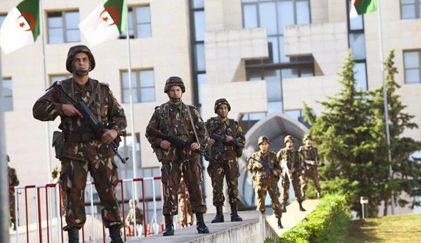 الجزائر تعلن القبض على 9 عناصر دعم للجماعات الإرهابية و87 مهاجرا غير شرعي