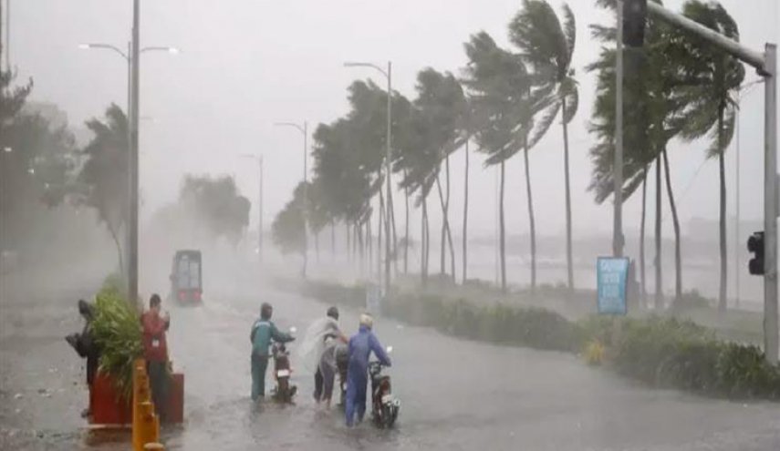 السلطات الفلبينية تعلن فرار عشرات الآلاف من منازلهم تخوفا من الإعصار 