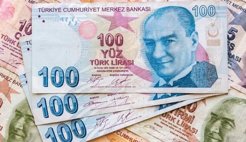 الليرة التركية تهوي إلى أدنى سعر بتاريخها/أردوغان يقيل نائبي وزير المال