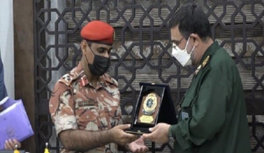 هیئت نظامی عمان با فرمانده نیروی دریایی سپاه دیدار کرد