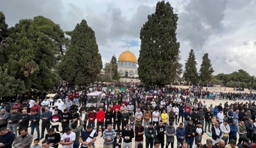 فلسطین اشغالی| اقامه نماز جمعه در مسجدالاقصی با مشارکت ۴۰ هزار نفر/ همسویی اوکراین با رژیم صهیونیستی
