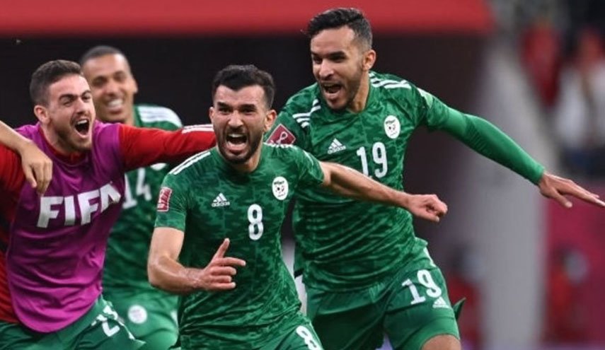 سرمربی الجزایر جام قهرمانی ملت های عرب 2021 در قطر را به ملت فلسطین اهدا کرد 