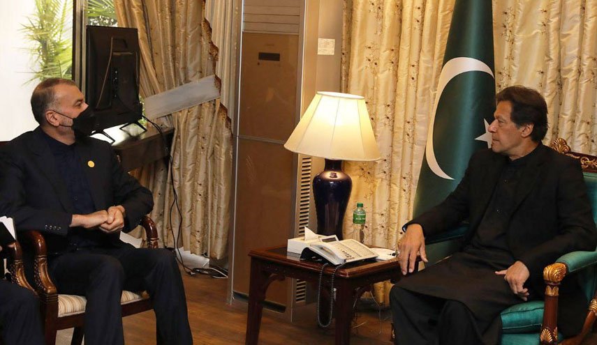 دیدار امیرعبدللهیان با نخست وزیر پاکستان/ تاکید تهران و اسلام آباد بر توسعه روابط دو جانبه+ تصاویر