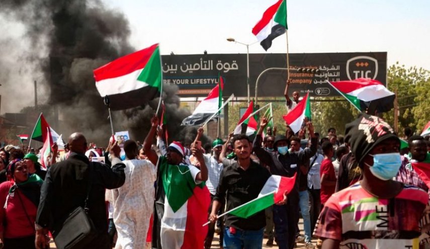 السودان.. متظاهرون يقتحمون القصر الرئاسي