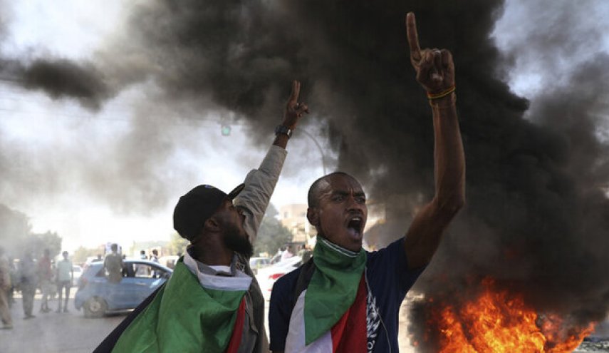 یک کشته و بیش از ۲۰۰ زخمی در جریان اعتراضات یکشنبه سودان
