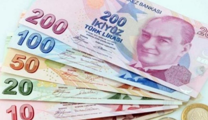 الليرة التركية تهوي إلى مستوى قياسي منخفض مقابل الدولار