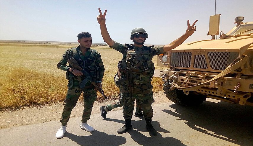 حاجز للجيش السوري يعترض 5 مدرعات للاحتلال الاميركي بريف الحسكة