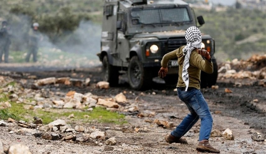 الجيش الاسرائيلي يقرر اعدام كل فلسطيني يلقي حجارة أو زجاجة عليه