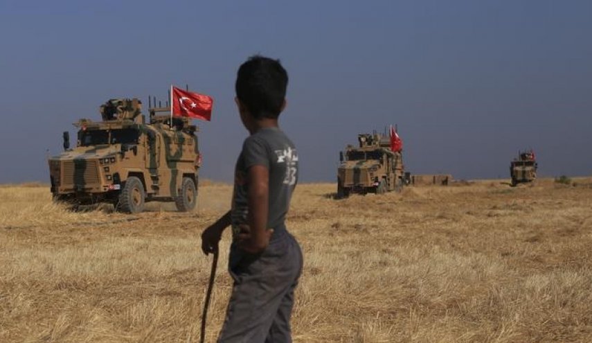 القوات التركية تهدم منازل ومحال للسوريين بتل حلف، ما السبب؟