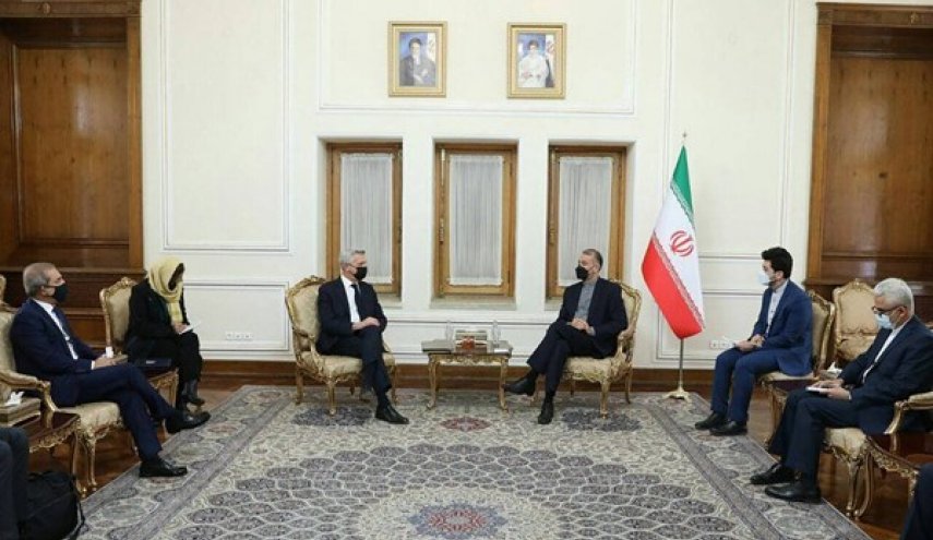 وزير الخارجية الايراني: على البلدان الاوروبية تحمّل مسؤولياتها تجاه اللاجئين الافغان
