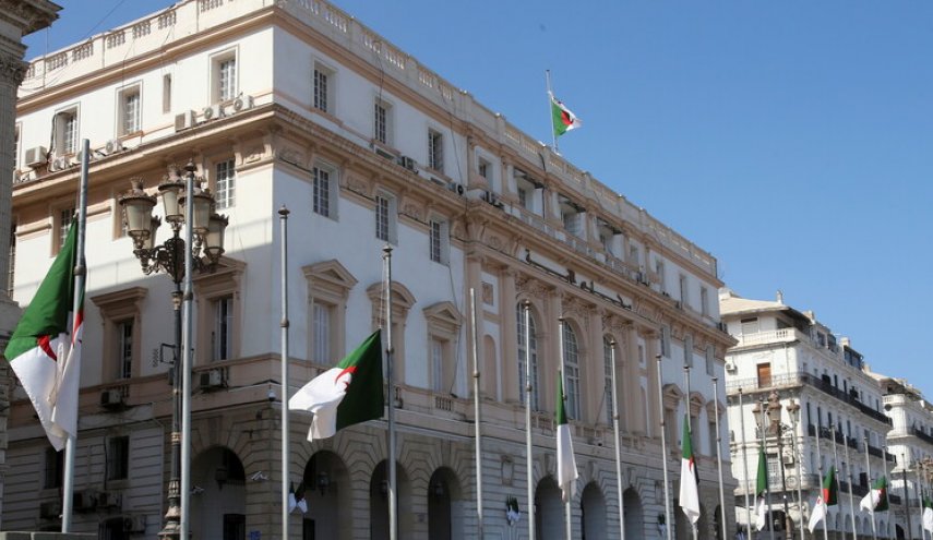 الجزائر.. تحقيق في التهرب الضريبي في 8 ولايات