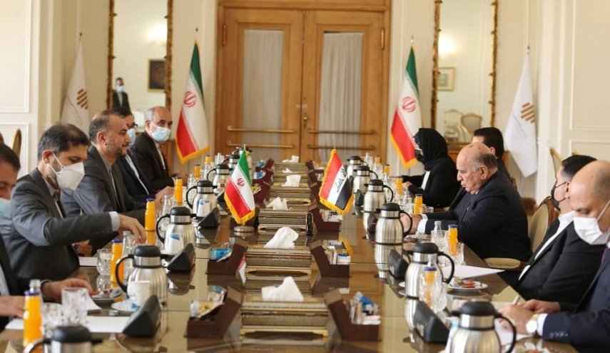 وزير الخارجية يلتقي نظيره العراقي في طهران + صور