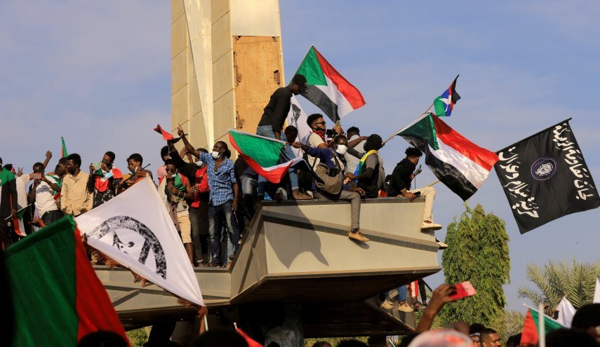 حرکت تظاهرکنندگان سودانی به سمت کاخ ریاست‌جمهوری/ درگیری معترضان و نیروهای امنیتی 