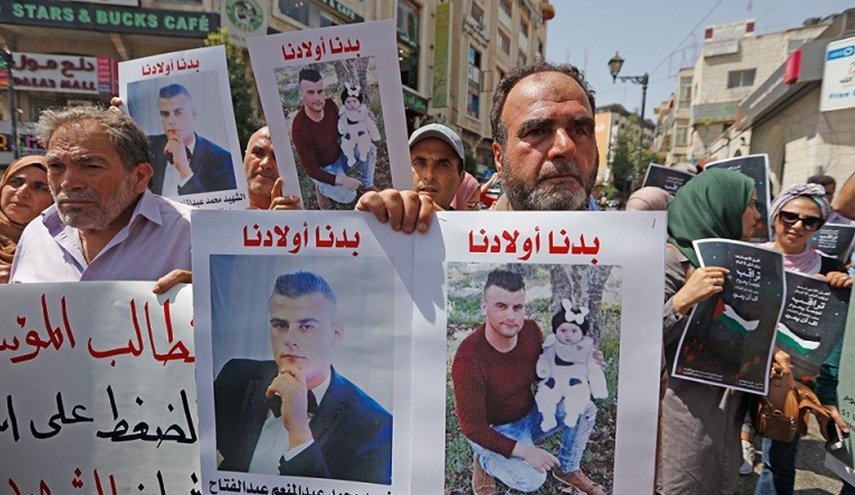 غانتس يقر باحتجاز 80% من جثامين الشهداء الفلسطينيين