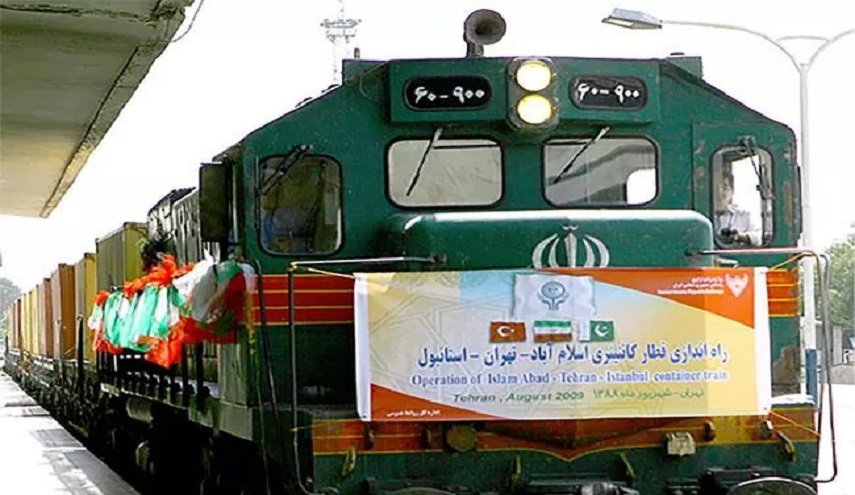أول قطار ترانزيت السلع بين باكستان وإيران وتركيا يدخل البلاد