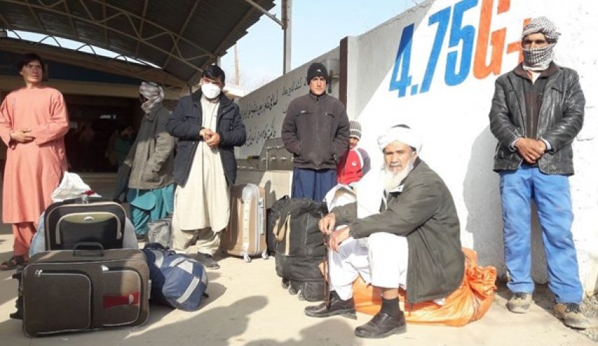 ازدحام شهروندان افغانستان در اسلام‌قلعه با وجود تعطیلی مرز