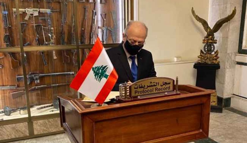وزير الدفاع اللبناني يوقع مذكرة تفاهم مع نظيره العراقي