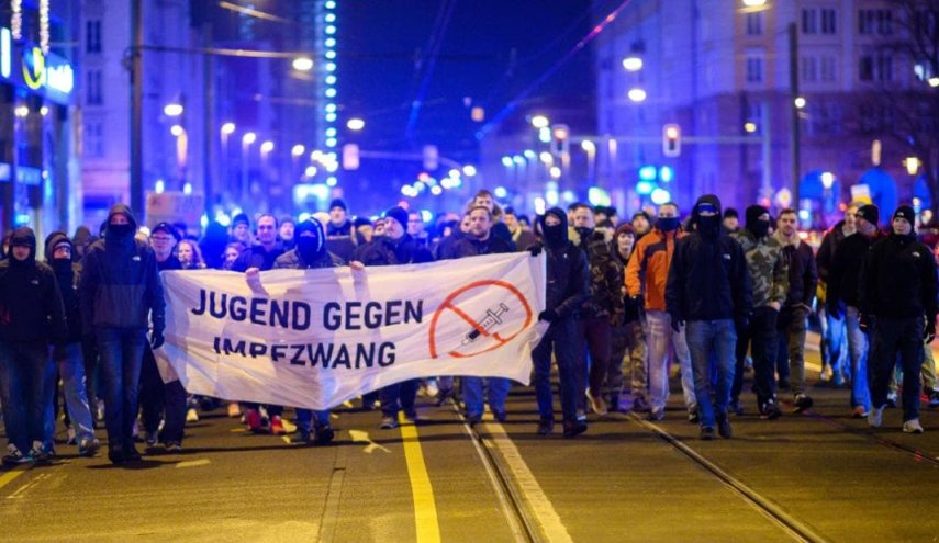 اعتراضات در آلمان به محدودیت‌های کرونایی به خشونت کشیده شد