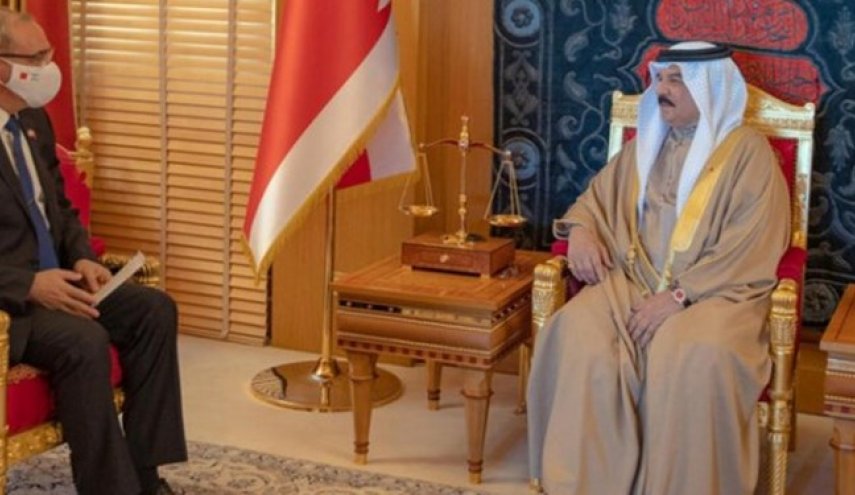 سفیر رژیم صهیونیستی استوارنامه خود را تقدیم شاه بحرین کرد
