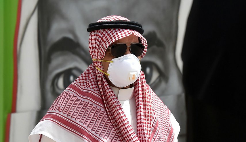بعد السعودية.. قطر تفرض الكمامات في الأماكن العامة المغلقة والمفتوحة