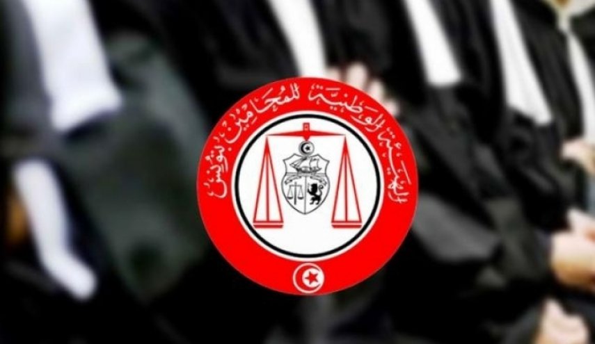 تونس..هيئة الدفاع عن البحيري تعتصم ردا على إخضاعه للإقامة الجبرية

