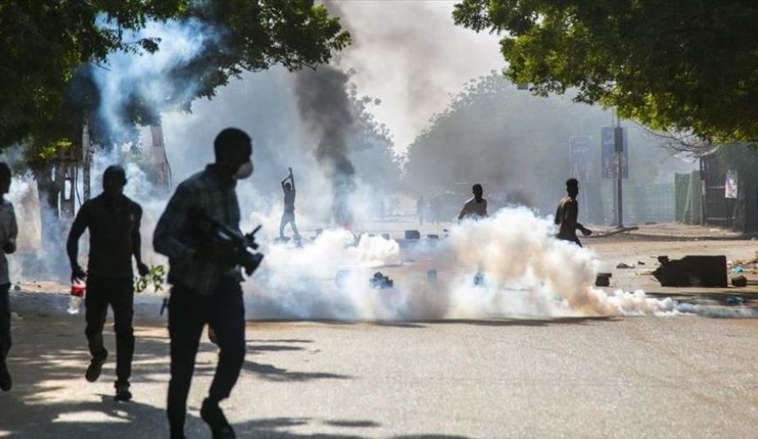 قوات الأمن تطلق الغاز المسيل للدموع لتفريق متظاهري الخرطوم اليوم
