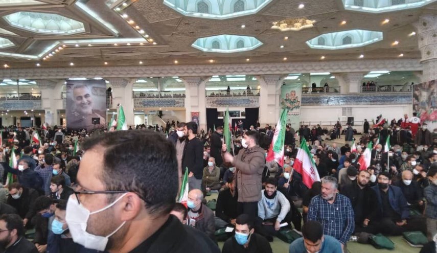 طهران تشهد وقفة جماهيرية كبيرة احياء لذكرى استشهاد الفريق سليماني