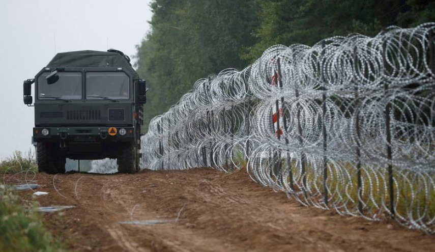 بولندا تبدأ بناء سياج عند الحدود مع بيلاروسيا