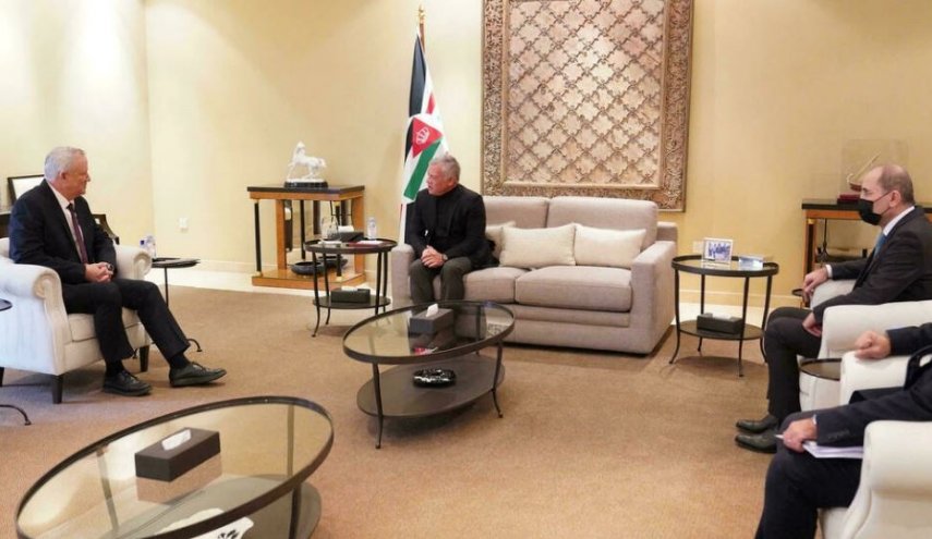 الملك الأردني يلتقي وزير الحرب الإسرائيلي في عمان