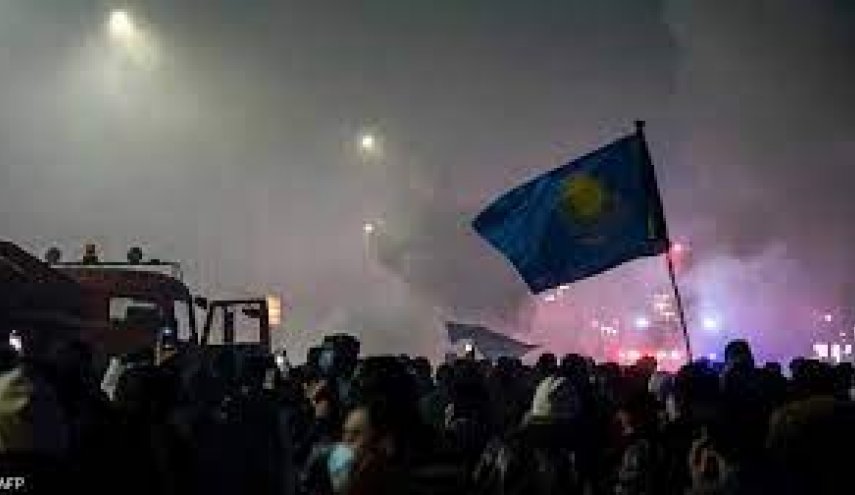 كازاخستان: فرض حالة الطوارئ في البلاد ودعوات للتهدئة