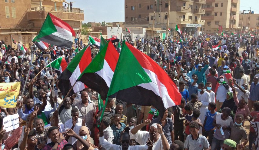 السودانيون يتوجهون نحو القصر الرئاسي رفضا للحكومة العسكرية
