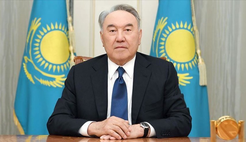 رئيس كازاخستان السابق سلم طواعية منصب رئيس مجلس الأمن إلى توكاييف