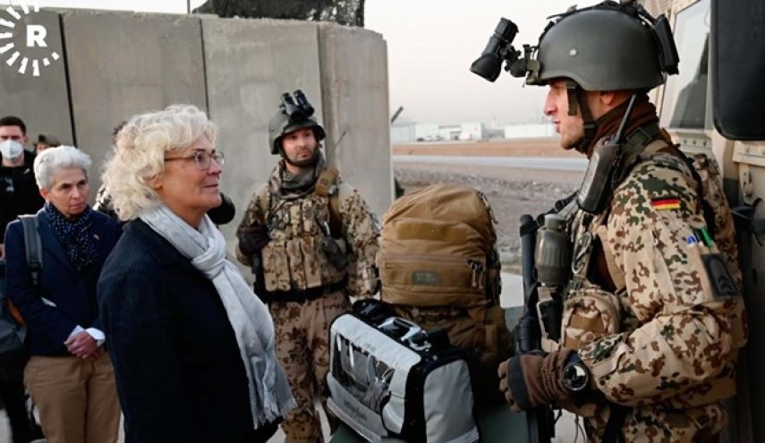 وزیر دفاع آلمان با نظامیان این کشور در کردستان عراق دیدار کرد
