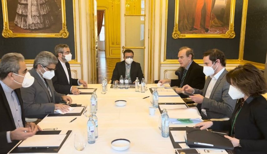 منسق اللجنة المشتركة للاتفاق النووي يلتقي كبير المفاوضين الايرانيين