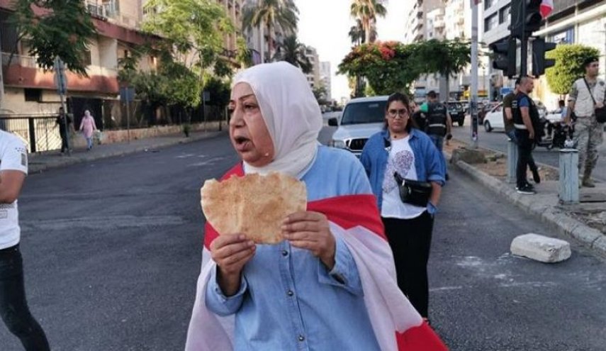 لا خبز اليوم في لبنان والدولار يسجل ارتفاعا قياسيا جديدا