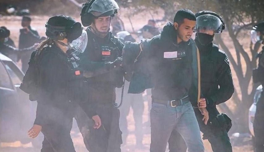  الاحتلال يعتقل 16 فلسطينيا بينهم 3 نساء من قرية الأطرش بالنقب