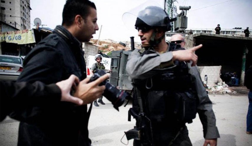 التجمع الإعلامي الفلسطيني يستنكر استمرار انتهاكات الاحتلال بحق الصحفيين