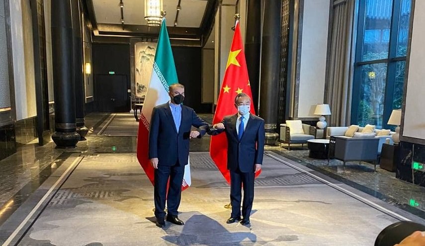 أمير عبد اللهيان ويانغ يي يبحثان في بكين العلاقات الثنائية