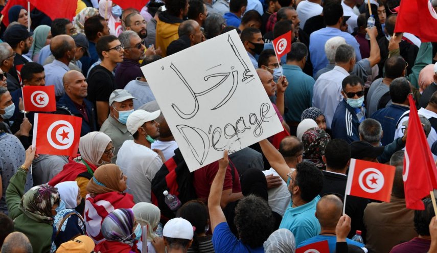 تونس... أحزاب معارضة للرئيس تتظاهر في شارع الحبيب بورقيبة 