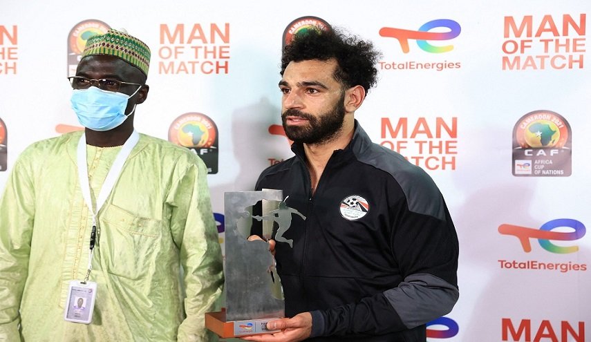 محمد صلاح يتوج بجائزة أفضل لاعب في مباراة منتخب مصر وغينيا بيساو
