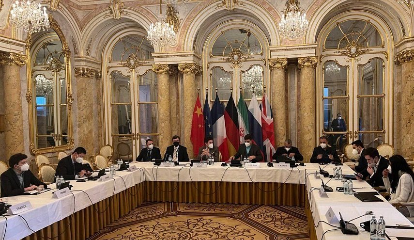 لقاء يجمع الوفد الإيراني بوفد 4+1 في فيينا